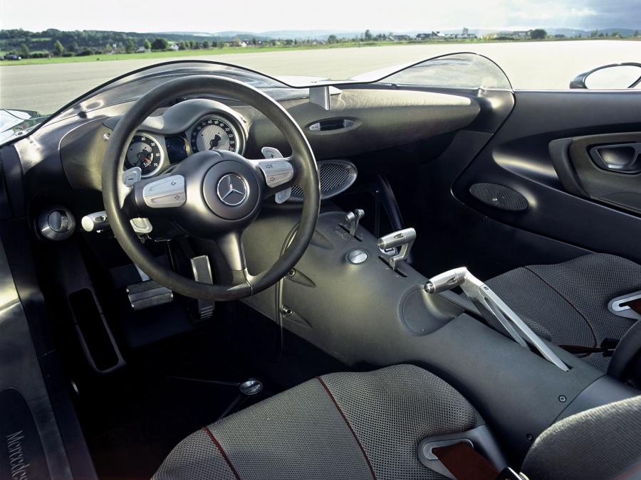  Mercedes-Benz F400 Carving Concept 2001 года  (фото 15 из 21)